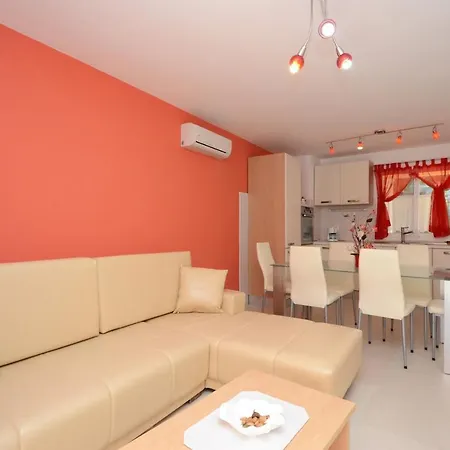 Two-bedroom In Blato-grscica Iii Prizba