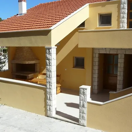 Two-bedroom In Blato-grscica Iii Prizba